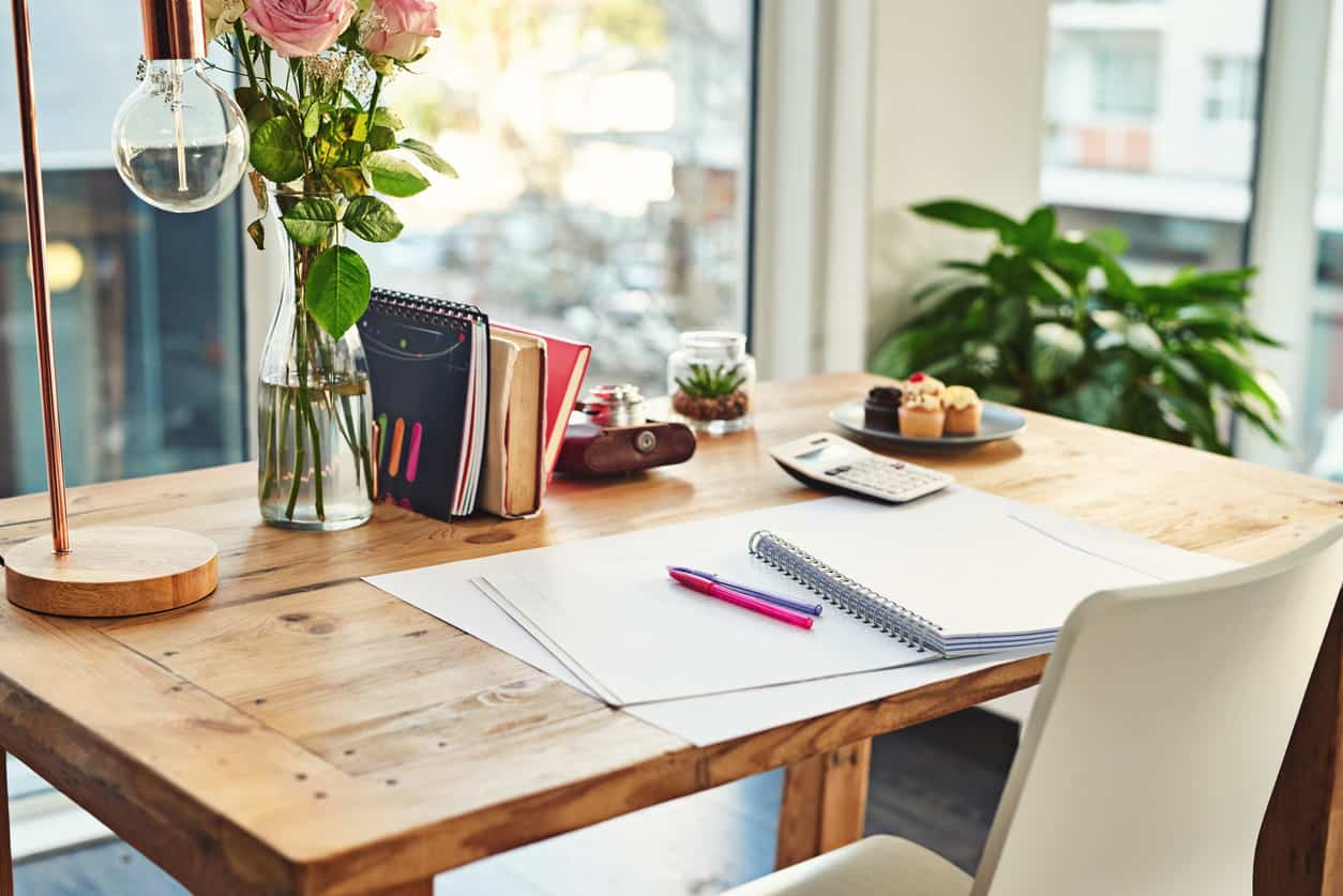 oraganized desk